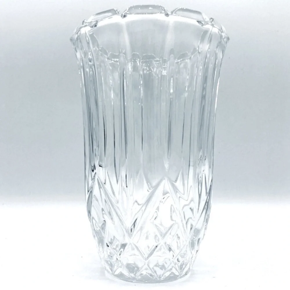 Very Pretty Crystal Vase, Excellent Condition.‎
